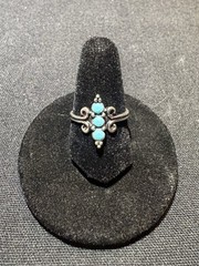 Vintage Turquoise Accented Filigree Scroll Ring Size 6/ Silver Tone Band (1.48g)