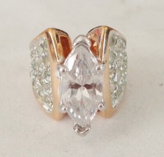 VINTAGE 18K G.H.E RING SIZE 5 BIG CUBIC ZIRCONIA RHINESTONES DESIGN