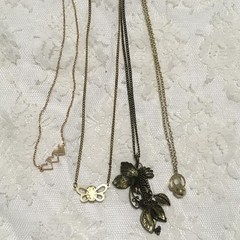 Vintage 9 Nekclace lot Gold Tones Various Pendants Chain Beads Tassel Vtg to Mod