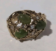 VINTAGE 18K H.G.E SIGNED COCKTAIL SIZE 7 RING W/ JADE / CLEAR GEMSTONES