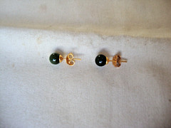 VINTAGE CLASSIC CHINESE 6MM GREEN JADE BALL YELLOW GOLD FILLED STUD EARRINGS