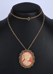 Vintage Cameo Pendant Necklace Gold Tone Filigree Chain 23″