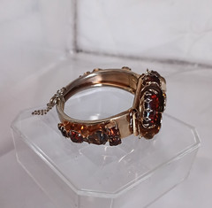 Vintg Carnegie, Caviness, Hobe Unsigned Rhinestone Clamper Bracelet Earrings Set