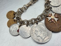 Vintage International Coins Heraldic Charm Chain Bracelet 6.5″