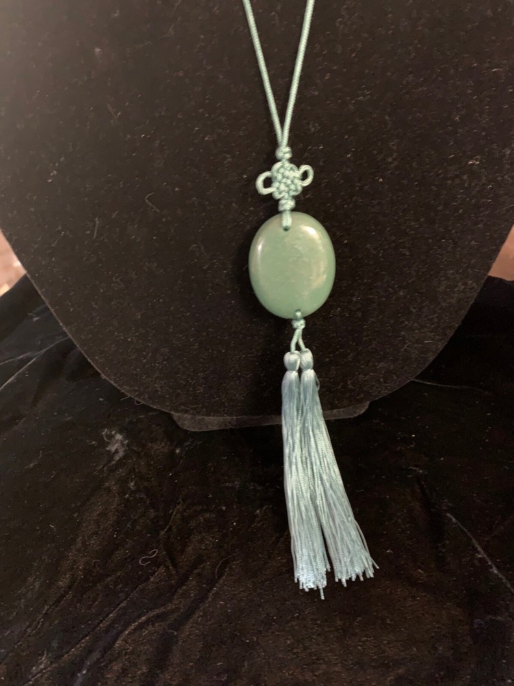 21″ VINTAGE CHINESE EXPORT BEAUTIFUL GREEN AVENTURINE TASSEL PENDANT NECKLACE