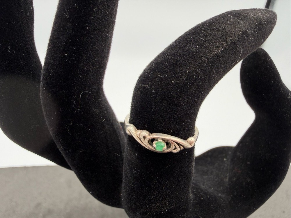 0.96g Vintage Sterling Silver 925 Ring Green Accent Swirl Design Size 4.5 M