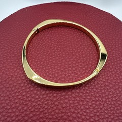 NWB Vintage GIOVANNI geometric gold toned bracelet. See pics.