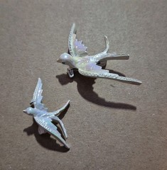 Vintage White Iridescent Enamel Swallow Birds Pins Set Of 2-READ*
