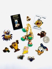 VTG LOT 12 CARTOON CHARACTER BRAND PINS – WARNER BROS, LOONEY TOONS, SMURF, AVON