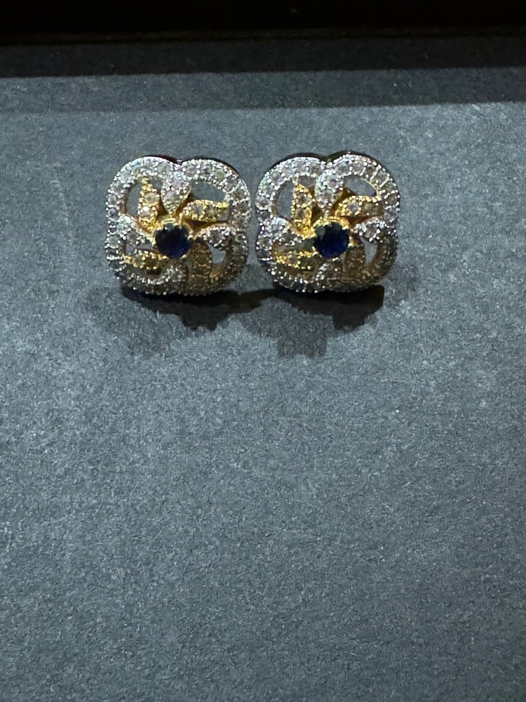 Beautiful Vintage Onyx Center CZ Cubic Zirconia Gold Tone Stud Earrings