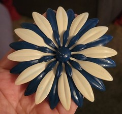 Vintage 1950s To 1970s Huge Enamel Flower Stunning Brooch, Beauty CA USA E407-3