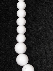 Vintage Classic MCM Rockabilly White Graduated Bead Choker Necklace 15.5 in