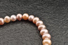 Off-round shape freshwater pearls necklace (440mm(17.3in) 212.5ct) “GEM REPORT”.