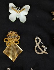 Vintage To Modern Lot Of 8 Brooches, Gold Tone, Silver Tone, Rhinestone