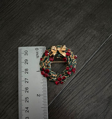 Lauren Conrad Christmas Wreath Brooch Red Rhinestones & Green Enamel Gold Tone
