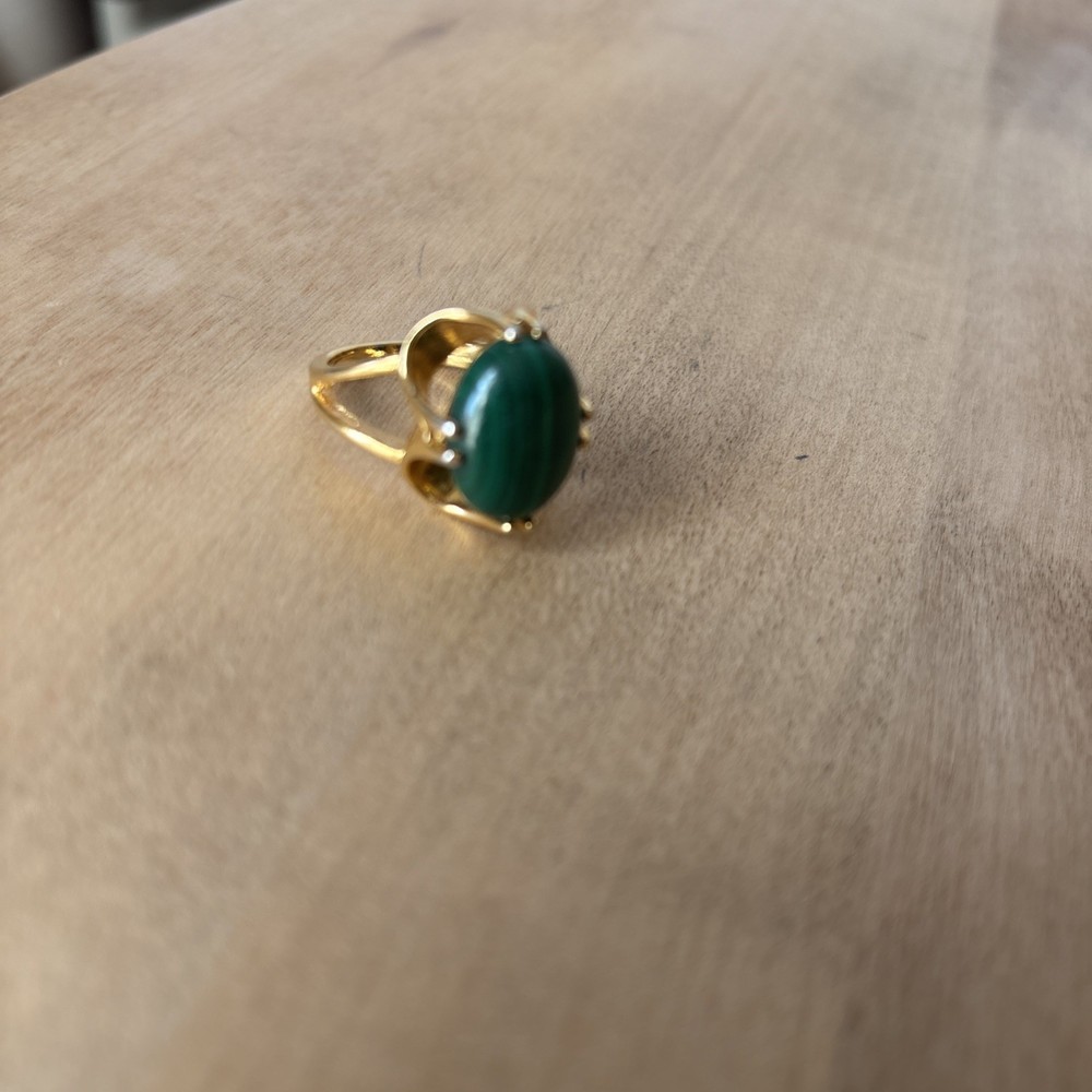 Vintage Cocktail Malachite Gemstone Ring Green Oval-cut set In Gold-tone Band