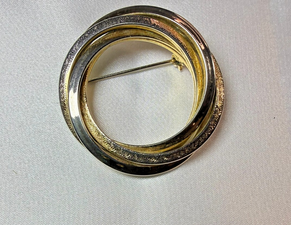 Vintage Interlocking Double Circle Brooch Gold Tone Textured Geometric Pin 4.5cm