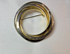 Vintage Interlocking Double Circle Brooch Gold Tone Textured Geometric Pin 4.5cm
