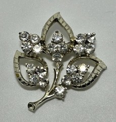 VTG Silver Tone Leaf & Clear Rhinestone Brooch Pin Dimensional Unknown Brand