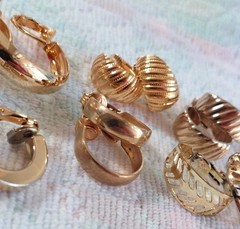 Vintage Lot 6 Prs Assorted Sizes & Patterns Goldtoned Hoop Clip-on Earrings