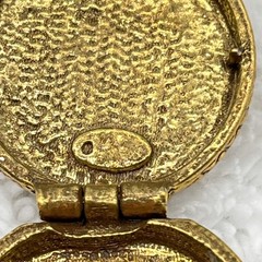 Vintage Locket Pendant Floral Flower Pill Trinket Box Gold Tone 1.5″