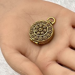 Vintage Locket Pendant Floral Flower Pill Trinket Box Gold Tone 1.5″