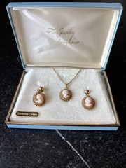 Vintage Carved Cameo 12 KT Gold Filled 15”Necklace Screw Back Earrings Marathon