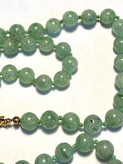 Vintage Chinese Lovely 7mm PREHNITE GEMSTONE Hand Knotted 25″ beaded NECKLACE