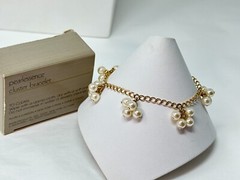Vintage 1986 Goldtone AVON White Faux Pearl Pearlessence Cluster 7.75″ Bracelet