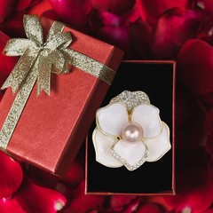 White Pearl Flower Austrian Crystal Rhinestone Women Pearl Brooch Jewelry