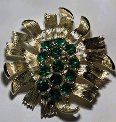 Vintage Gold Tone Flower Brooch Pin Green Round Rhinestones Flowers & Plants
