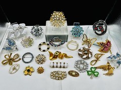 Vtg. Brooch Lot Some Signed Rhinestone, Gold Silver Tone Wear Resell 28pc Monet