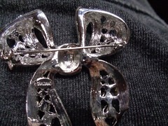 Estate Jewelry R.J. GRAZIANO Silvertone RIBBON BOW Austrian Crystals Brooch Pin