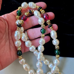 Vintage Faux Baroque Pearls Red Green Black Gold Lucite Beads Necklace 28″L