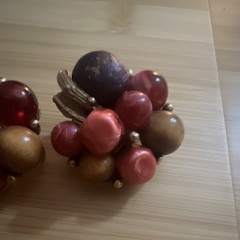 Women’s Clip-On Cluster Bead Earrings Gold Tone Pink Purple Red Round