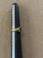 Gold Tone faux emerald center stone Sz 4.5