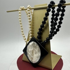 Vintage Mother of Pearl Inlay Black Resin Bicolor Necklace. See pics.
