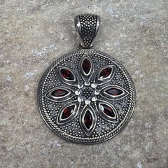 VINTAGE BALI GARNET GEMSTONE STERLING SILVER 925 PENDANT SX925 Thailand 13 grams