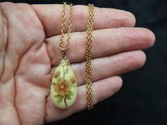 Vintage 1980’s Flower Motif Drop Dangle Necklace