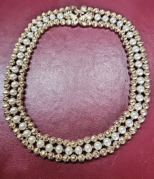 Trifari Triple Strand Trifarium Gold/Pearl Necklace Choker MCM EUC