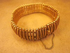 VTG Crown Trifari Brushed Gold Tone Ribbed Cage Modernist Bracelet-7″