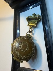 Coro Locket Brooch with Crown Head and 4 Picture Capacity – Good Vintage Cond.