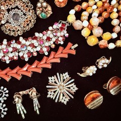 ESTATE MIRIAM HASKELL, SCHREINER, JULIANA D&E CROWN TRIFARI KRAMER & MORE-25 PCS