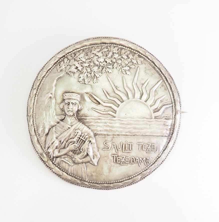 Antique large ethnic folk woman w harp relief round silver pin brooch Latvia