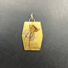 Vintage Pressed Dried Flower Pendant Necklace Gold Tone Floral Acrylic Resin