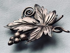 Damask Gallegos Native Taxco Sterlng Silver Vintage Grape Leaf Brooch Pin