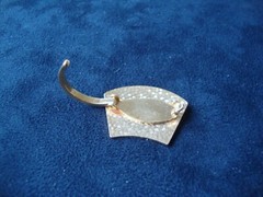 Vintage Retro Abstract Fan Cloisonne Black & White Enamel Gold Tone Scarf Clip
