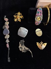 Vintage Jewelry Lot (8) 2 Watches 1 Bracelet 5 Brooches Mint Japan