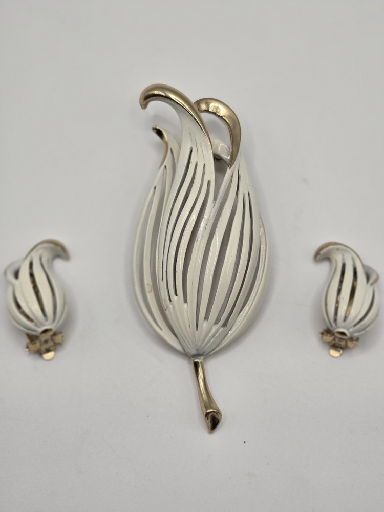 Ivory Enameled Flower Brooch & Earrings Demi Vintage Jewelry brooch 3.5 in