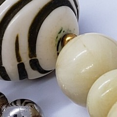 Vintage Plastic White/Off-White Black Zebra Leopard Beaded Necklace 32″